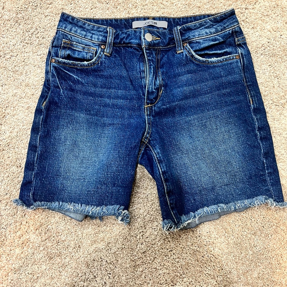 Joe's Jean Shorts Women's Size 27 w frayed hem - very gently worn - 6.5” inseam